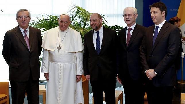 El presidente de la Comisión Europea, Jean-Claude Juncker; el Papa Francisco; el presidente del Parlamento Europeo, Martin Schulz; el presidente saliente del Consejo Europeo, Herman van Rompuy, y el primer ministro italiano, Matteo Renzi