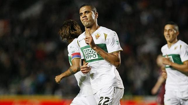 Jonathas celebra su gol ante el Córdoba