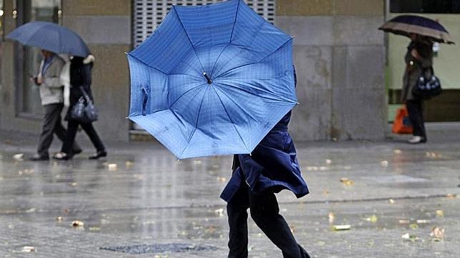 El primer temporal del otoño dejará fuertes lluvias y vientos de hasta 100 km/h