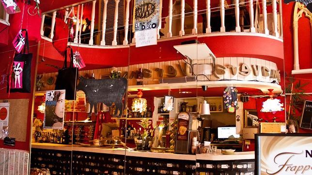 «La Primavera» ofrece desde desayunos hasta copas pasando por platos para compartir