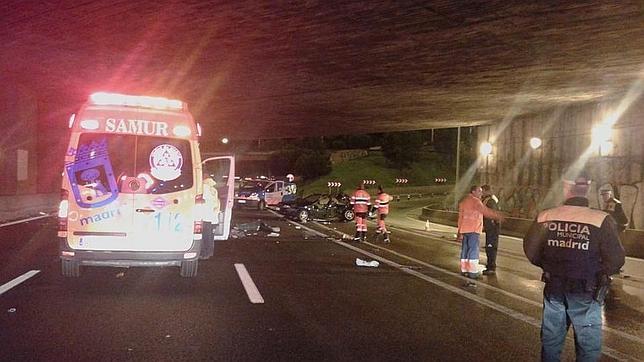 Un herido grave al chocar contra una furgoneta de mantenimiento de la M-30