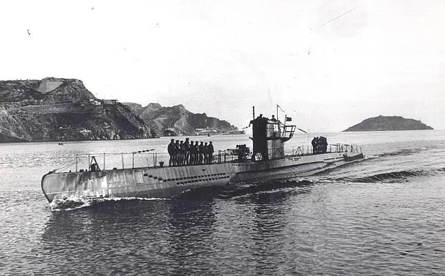 Submarinos alemanes buscaron refugio y abastecimiento en la costa atlántica española. El U573, averiado por la aviación aliada, se quedaría en España, incorporándose a la Armada española como G-7, que casi veinte años más tarde pasaría a ser S-01