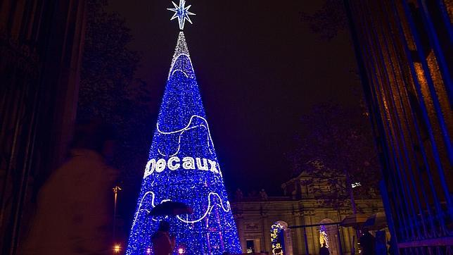 Los árboles de Navidad con «mecenas» dejan 300.000 euros en Madrid