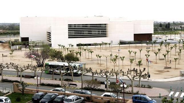 Las lluvias provocan que caiga pintura de la cubierta del Auditorio de Castellón