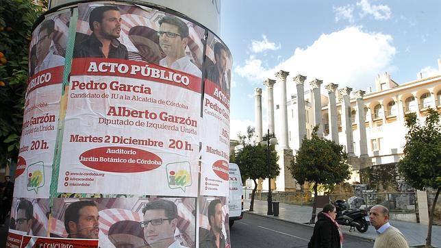 IU utiliza la imagen de la Mezquita-Catedral en sus carteles electorales