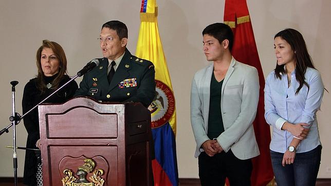 El general Rubén Darío Alzate durante la conferencia de prensa