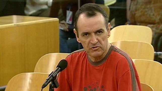 El etarra José Ignacio de Juana Chaos, en el juicio, tras su huelga de hambre