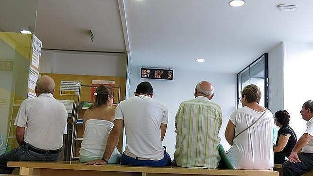 El paro sube en noviembre en Galicia en 4.588 personas