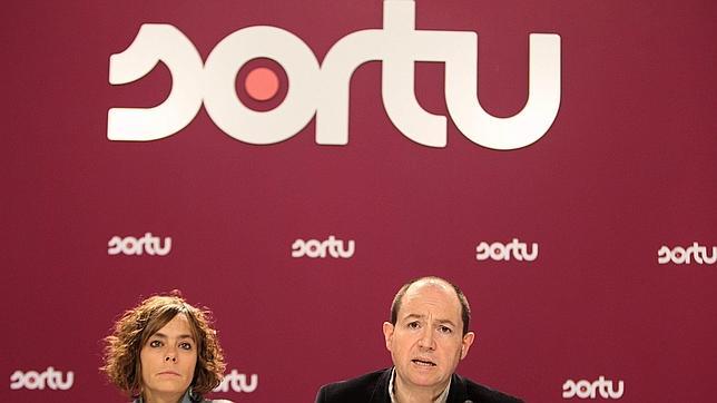 Sortu prepara un golpe de timón para controlar a los presos de ETA