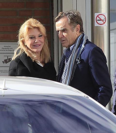 La baronesa Thyssen y Manuel Segura visitan a su nueva nieta