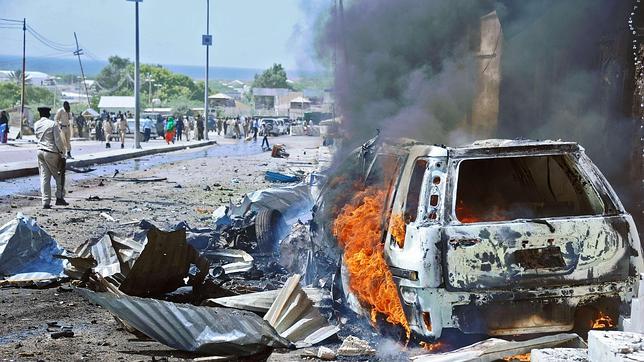 Un ataque con coche bomba cerca del aeropuerto de Mogadiscio deja 6 muertos