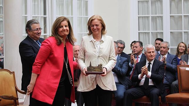 ABC recibe el Premio Plaza de España 2014 por su defensa de la Constitución