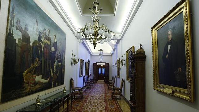 Pasillo en el que se encuentra el cuadro de «Los Comuneros, Padilla, Bravo y Maldonado en el Patíbulo» de Antonio Gisbert