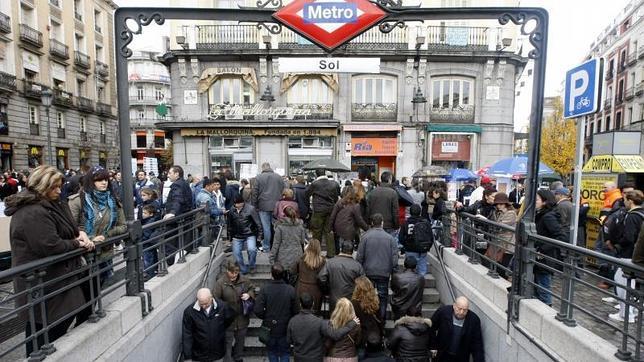 Metro refuerza su dispositivo especial de Navidad con un 19% más de trenes