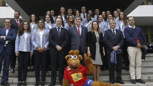 La selección española de balonmano femenino comienza el Europeo de Hungría