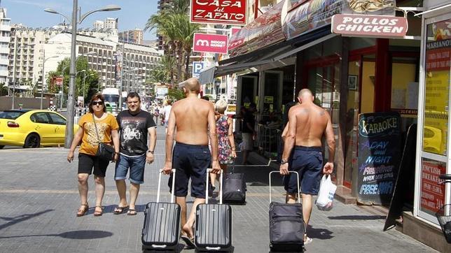 Benidorm espera colgar el cartel de lleno en sus hoteles a lo largo del fin de semana