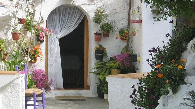 Los turistas llenan todas las casas cueva de Andalucía