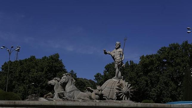 El dios Neptuno en una concha tirada por dos caballos