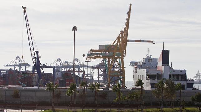 El puerto de Valencia mueve diecisiete millones de toneladas más que el de Barcelona