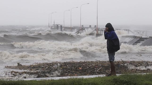 Aumentan a 21 los muertos en Filipinas por el tifón «Hagupit», según Cruz Roja