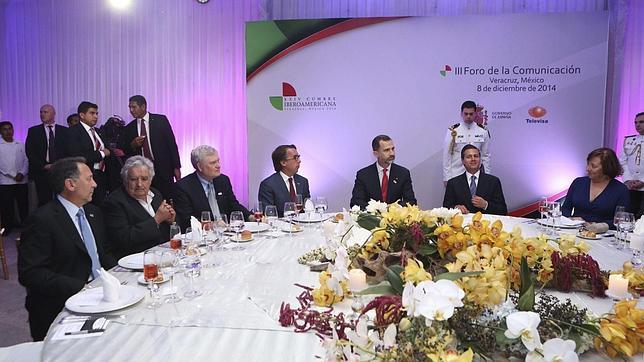 Don Felipe durante una cena ofrecida en Veracruz