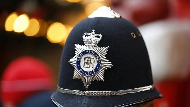 Un policía de patrulla en el centro de Birmingham