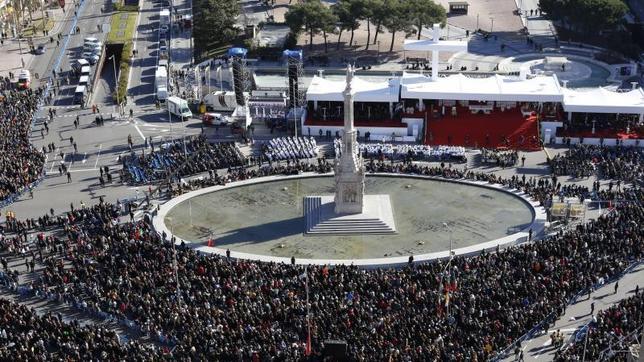 Osoro traslada la misa de las familias de Colón a la catedral de la Almudena