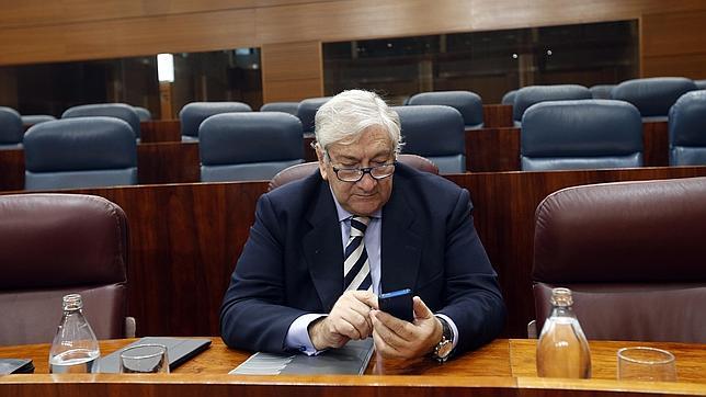 El consejero de Sanidad de Madrid: «Si lo hubiera hecho mal, Teresa Romero no estaría hablando»