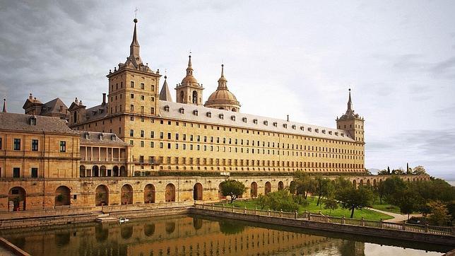 Vista de la entrada sur del monasterio