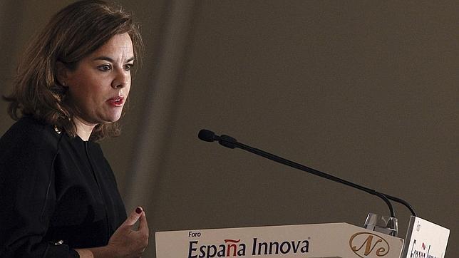 Santamaría ve «pueril» el intento de PSOE y Podemos de atribuirse el «pásalo» del 13-M