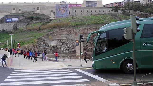 Con la instalación de los semáforos, las dársenas de los autobuses quedaron abiertas al tráfico