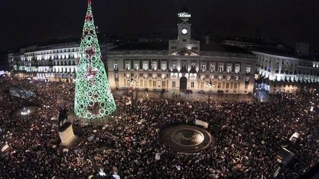 Aspecto de las últimas campanadas en la Puerta del Sol
