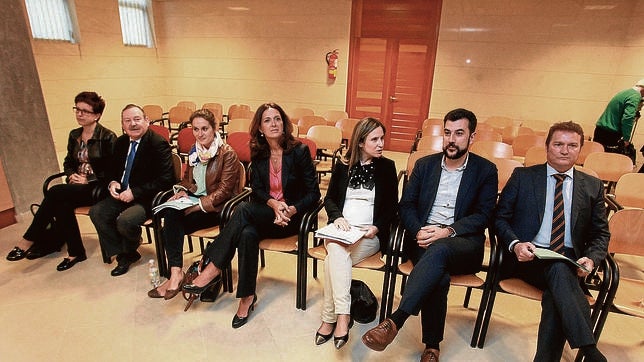 El juez decretó nueve años de inhabilitación para los siete exediles populares