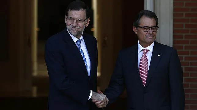 Rajoy recibe a Mas en la Moncloa. Archivo
