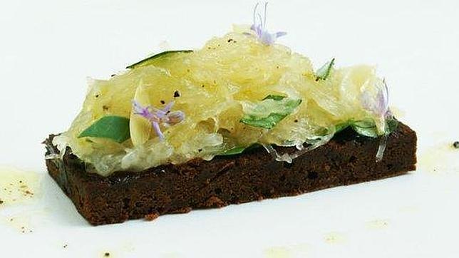 Cabello de ángel ahumado, acedera de mar, cacao y aceite de clavo, Casona del Judío