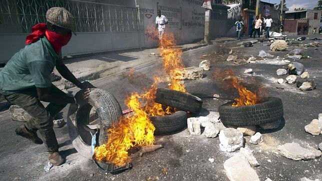 El primer ministro de Haití dimite en medio de una crisis política