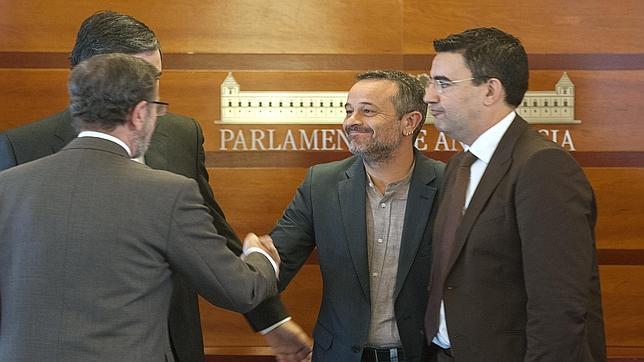 Los grupos minoritarios se quedan fuera del Parlamento