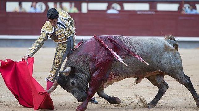 Marc Serrano, en un derechazo