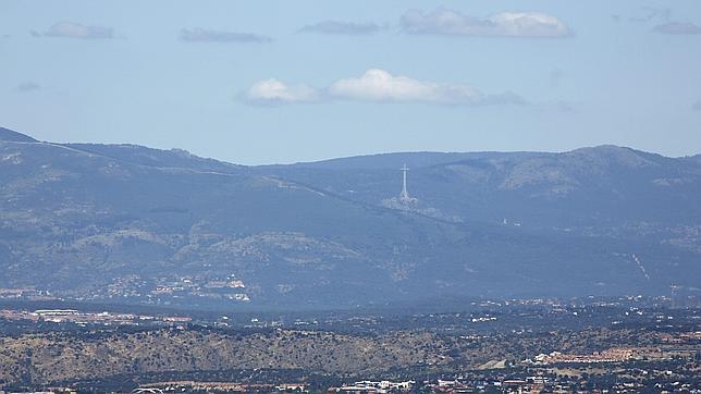 El monumento, en la lejanía