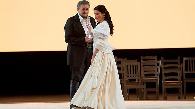 Plácido Domingo agranda la zarzuela con una «Luisa Fernanda» luminosa