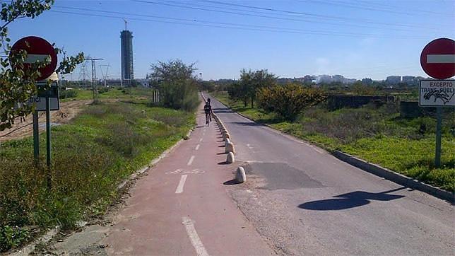 Adjudicada por un millón la obra de la vía ciclista para conectar Camas con Sevilla