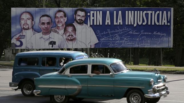 Cartel reivindicando la liberación de los presos cubanos encarcelados en Estados Unidos