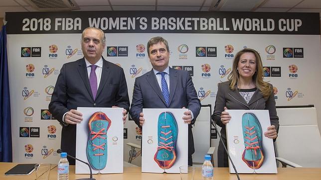 Sáez, Cardenal y Ana Muñoz, durante la presentación del Mundial femenino 2018