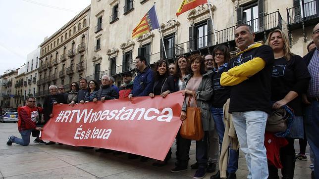 Las Cortes Valencianas dan el primer paso para reabrir la televisión autonómica