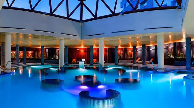 Diez tentadores hoteles con spa y vistas a la nieve