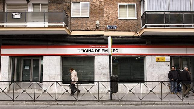 El paro apenas se reduce entre los parados sin formación