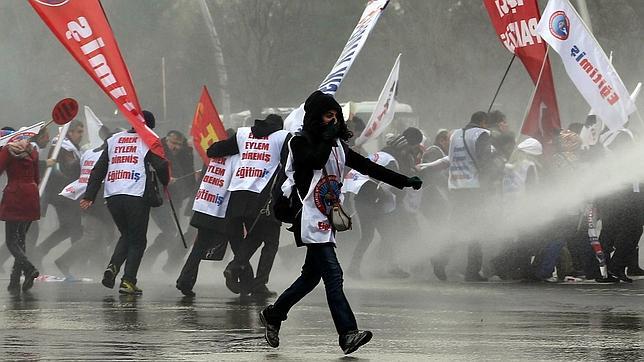 La Policía turca detiene a más de cien profesores en Ankara