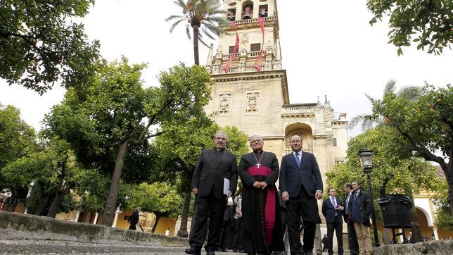 El Cabildo invita al consejero de Turismo a conocer la gestión de la Mezquita-Catedral