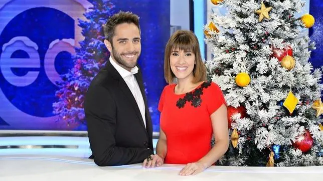 Roberto Leal y Sandra Daviú, presentadores del sorteo de la Lotería de Navidad en TVE
