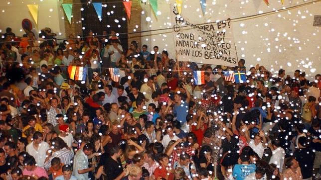 Celebración de la Nochevieja en Bérchules, en pleno agosto
